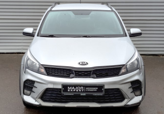 Подержанный автомобиль Kia Rio Hatchback 2021 года (2 фото)