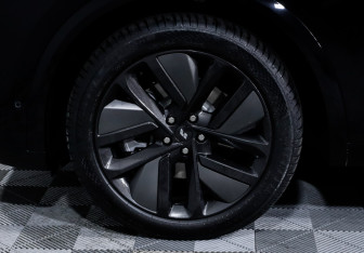 Подержанный автомобиль LiXiang L9 2024 года (15 фото)