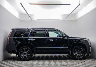 Подержанный автомобиль Cadillac Escalade Suv 2018 года (4 фото)
