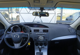 Подержанный автомобиль Mazda 3 Sedan 2011 года (11 фото)