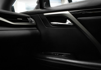 Подержанный автомобиль Lexus RX 2021 года (23 фото)