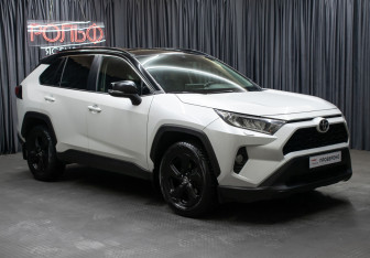Подержанный автомобиль Toyota RAV4 2021 года (3 фото)