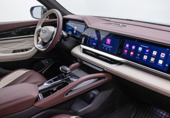 Подержанный автомобиль Geely Monjaro 2024 года (10 фото)