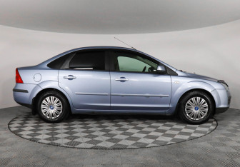 Подержанный автомобиль Ford Focus Sedan 2006 года (4 фото)