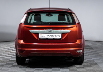Подержанный автомобиль Ford Focus Hatchback 2008 года (6 фото)