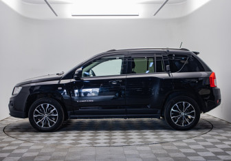 Подержанный автомобиль Jeep Compass 2012 года (8 фото)