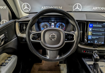 Подержанный автомобиль Volvo XC60 2018 года (22 фото)