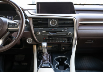 Подержанный автомобиль Lexus RX 2019 года (15 фото)