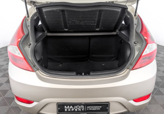 Подержанный автомобиль Hyundai Solaris Hatchback 2012 года (10 фото)