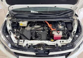 Подержанный автомобиль Toyota Voxy Minivan 2014 года (21 фото)