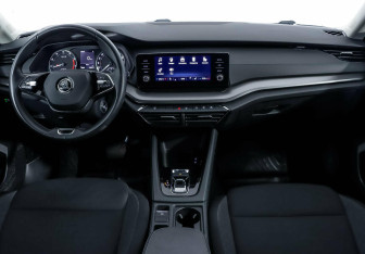 Подержанный автомобиль Skoda Octavia Liftback 2021 года (6 фото)