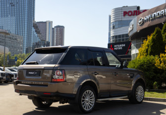 Подержанный автомобиль Land Rover Range Rover Sport 2010 года (6 фото)