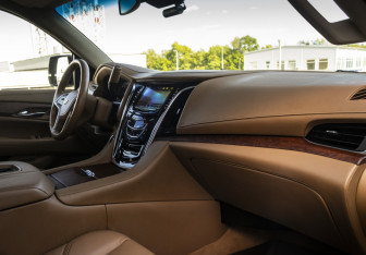Подержанный автомобиль Cadillac Escalade Suv 2016 года (13 фото)