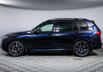 Подержанный автомобиль BMW X7 2022 года (8 фото)