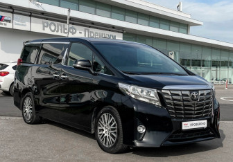 Подержанный автомобиль Toyota Alphard 2017 года (3 фото)