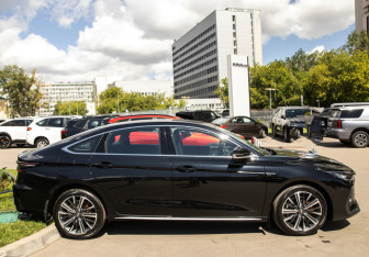 Подержанный автомобиль Chery Arrizo 8 2023 года (3 фото)