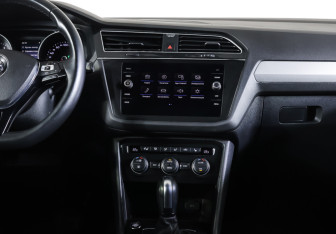 Подержанный автомобиль Volkswagen Tiguan 2020 года (13 фото)