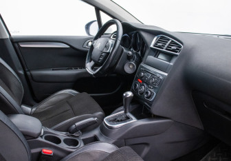 Подержанный автомобиль Citroen C4 Hatchback 2012 года (9 фото)
