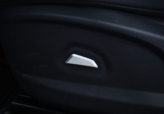 Подержанный автомобиль Москвич 3 2023 года (18 фото)