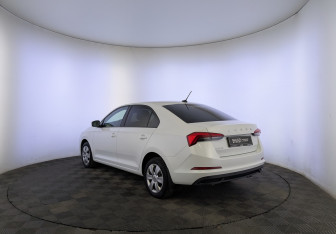 Подержанный автомобиль Skoda Rapid Liftback 2021 года (7 фото)