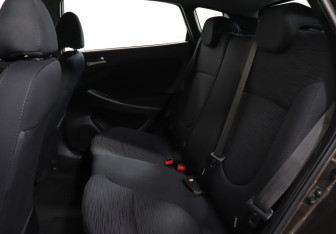 Подержанный автомобиль Hyundai Solaris Hatchback 2015 года (10 фото)