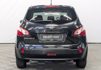 Подержанный автомобиль Nissan Qashqai+2 2011 года (5 фото)