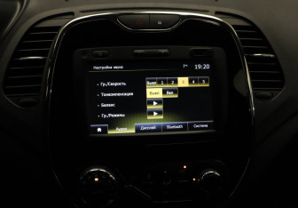 Подержанный автомобиль Renault Kaptur 2017 года (16 фото)