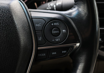 Подержанный автомобиль Toyota Camry Sedan 2021 года (12 фото)