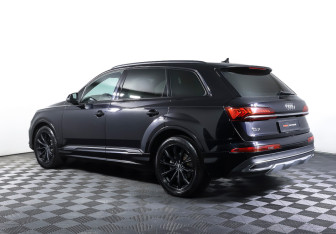 Подержанный автомобиль Audi Q7 2020 года (7 фото)