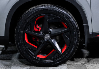 Подержанный автомобиль Omoda C5 2023 года (15 фото)