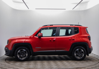 Подержанный автомобиль Jeep Renegade 2017 года (8 фото)