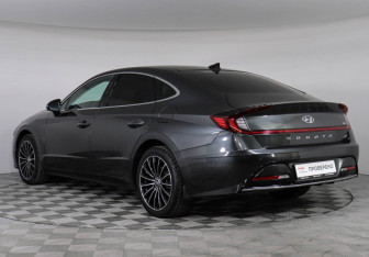 Подержанный автомобиль Hyundai Sonata 2021 года (7 фото)