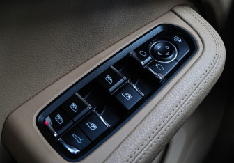 Подержанный автомобиль Porsche Macan 2016 года (23 фото)