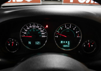 Подержанный автомобиль Jeep Wrangler 2014 года (13 фото)