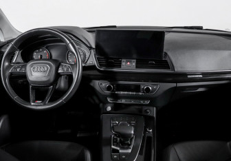 Подержанный автомобиль Audi Q5 2018 года (12 фото)