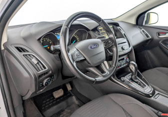 Подержанный автомобиль Ford Focus Hatchback 2016 года (16 фото)