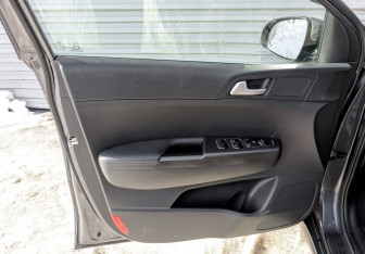 Подержанный автомобиль Kia Sportage 2017 года (19 фото)