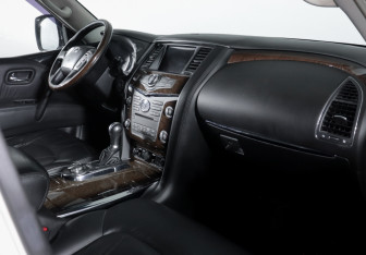 Подержанный автомобиль Infiniti QX56 2011 года (9 фото)