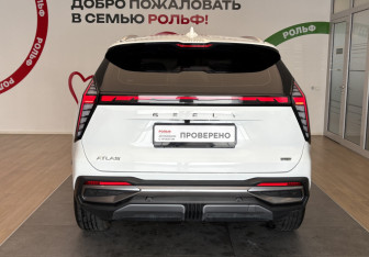 Подержанный автомобиль Geely Atlas 2024 года (5 фото)