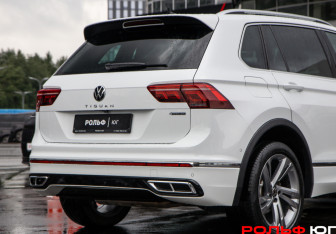 Подержанный автомобиль Volkswagen Tiguan 2022 года (18 фото)