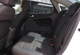 Подержанный автомобиль Ford Focus Sedan 2008 года (10 фото)