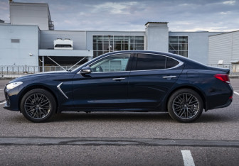 Подержанный автомобиль Genesis G70 2018 года (8 фото)