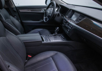 Подержанный автомобиль Hyundai Genesis 2014 года (9 фото)