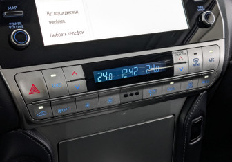 Подержанный автомобиль Toyota Land Cruiser Prado 2020 года (26 фото)