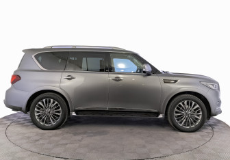 Подержанный автомобиль Infiniti QX80 2018 года (4 фото)