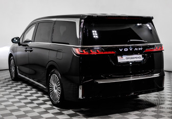 Подержанный автомобиль Voyah Dream 2025 года (7 фото)