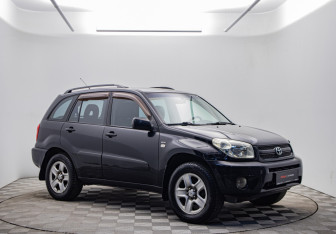 Подержанный автомобиль Toyota RAV4 2005 года (3 фото)