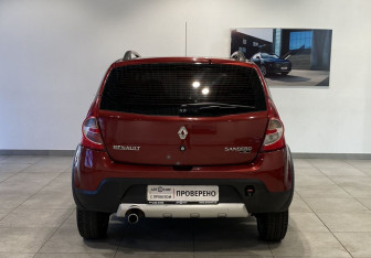 Подержанный автомобиль Renault Sandero 2013 года (6 фото)