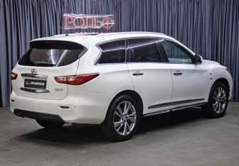 Подержанный автомобиль Infiniti QX60 2014 года (5 фото)