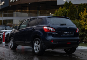 Подержанный автомобиль Nissan Qashqai 2012 года (5 фото)